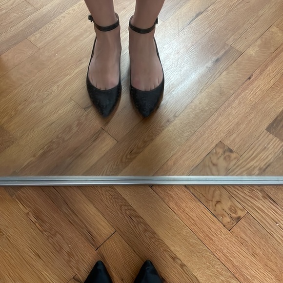 Gianvito Rossi Black Leather Pointed Toe, Ankle Strap Flats (Size 38) - Picture 4 of 5